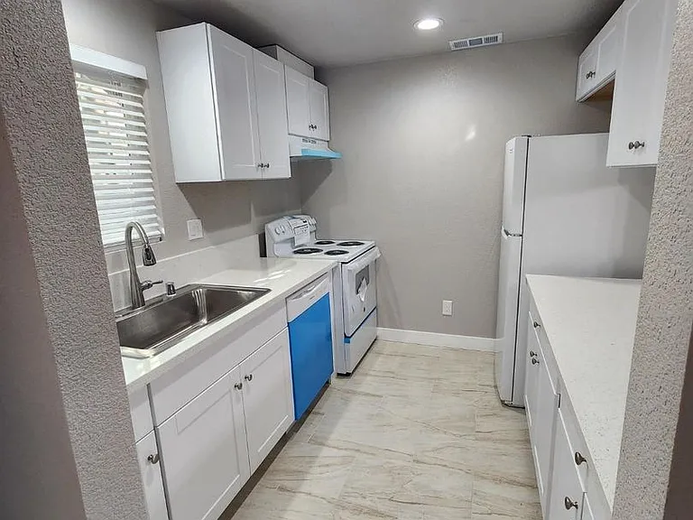 1823 Oakdale Rd — Photo 3