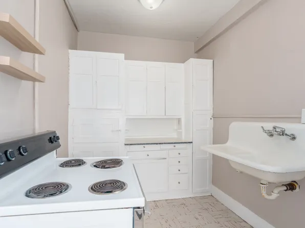 Rollins Apartments, 216 S Mulanix St #302, Kirksville, MO 63501