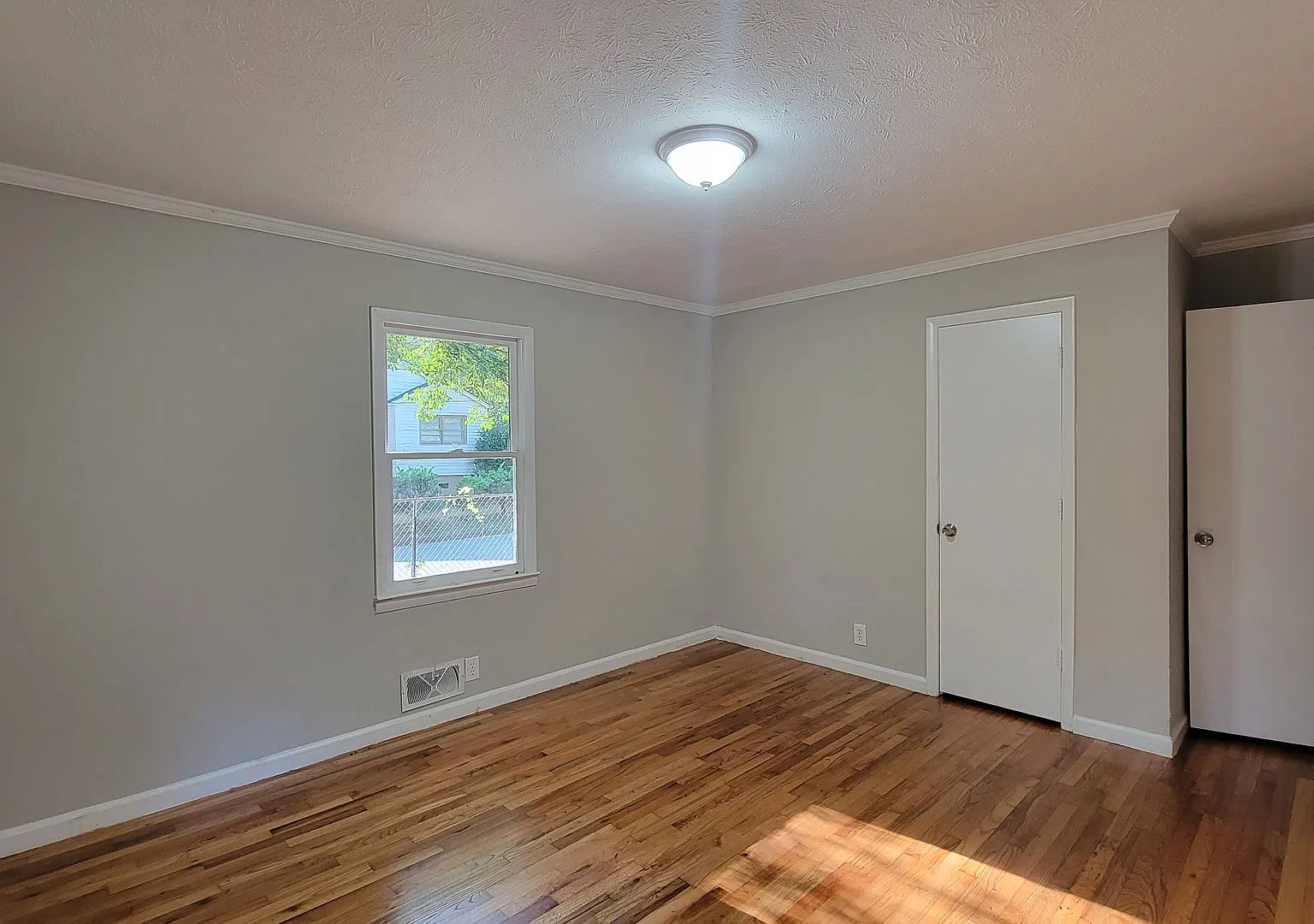 For Rent! 3 Bedroom 1 Bath — Photo 3