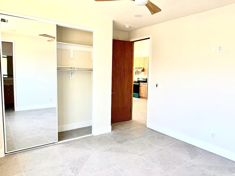 La Perla Ave — Photo 10