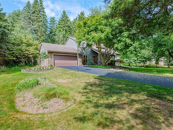 3rd image of 5 Northwood Dr