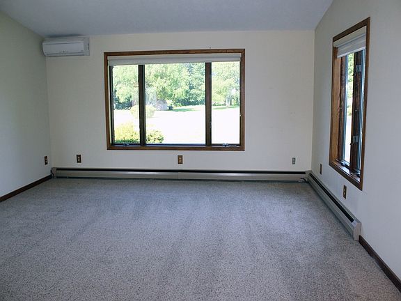 3rd image of 1373 Martin Dr