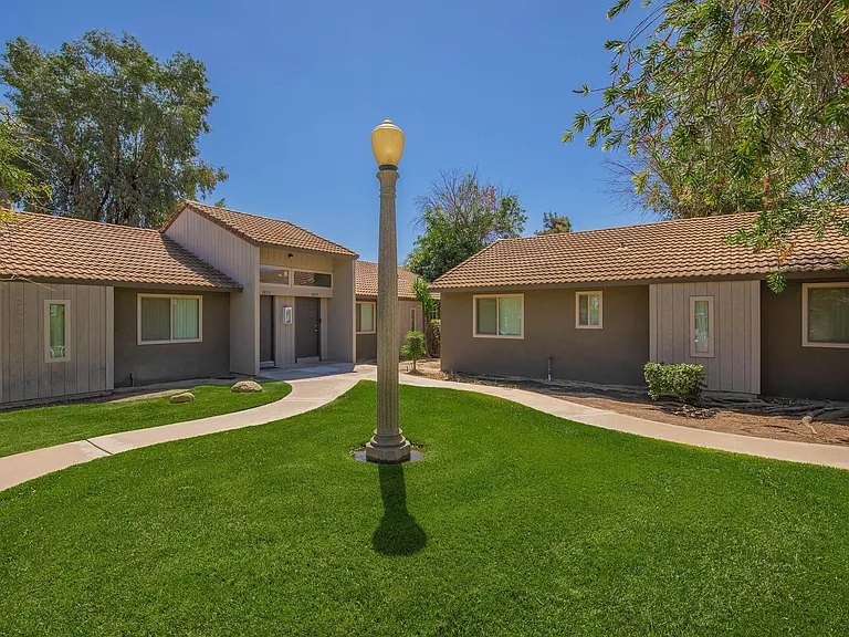 Vantage Pointe West — Photo 11
