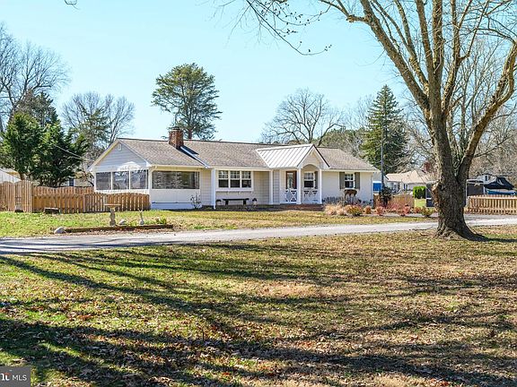 3rd image of 28567 Holden Rd