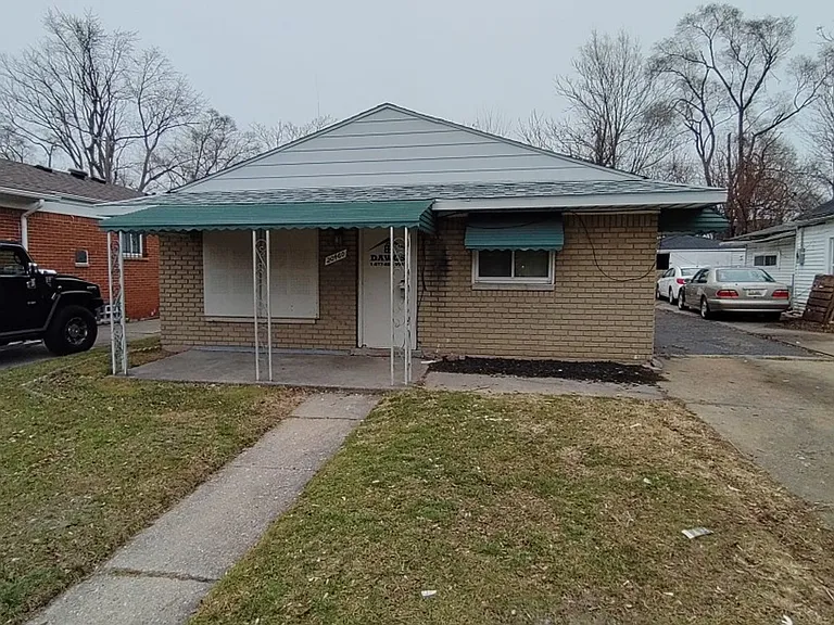 20460 Griggs St — Photo 1