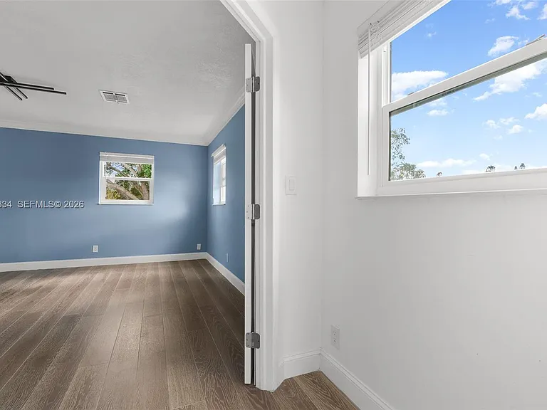 7601 NW 82nd Ter — Photo 56