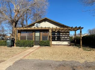 1715 Prairie Chief Ave, Clinton, OK 73601