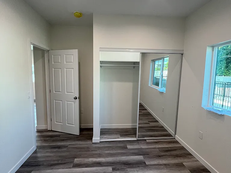 11616 Hamlin St — Photo 14
