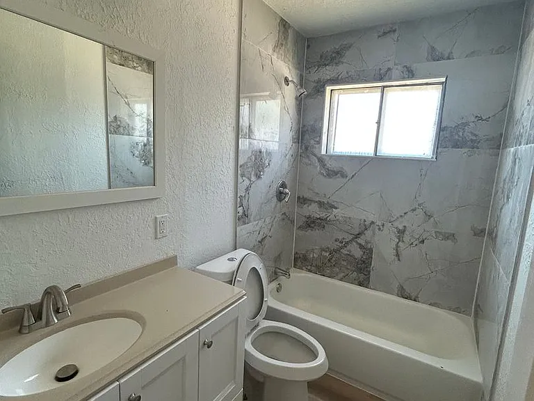 1529 NW Smith Ave — Photo 9