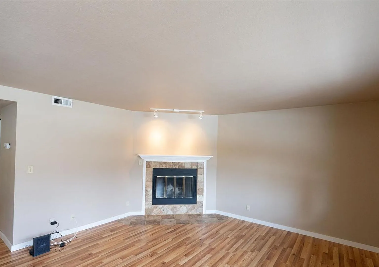 Wonderful apartment available with 2 primary bedrooms — Photo 4
