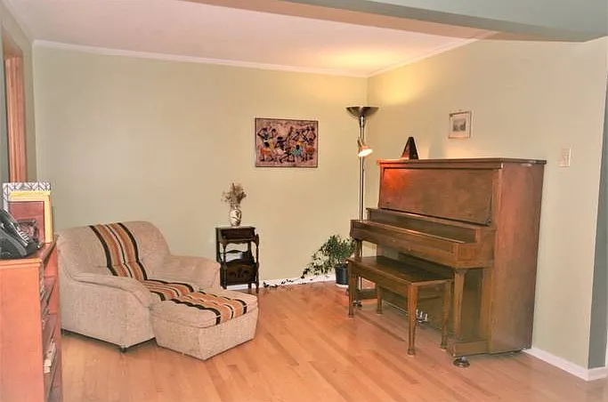 130 Withrow Ave #1A — Photo 8