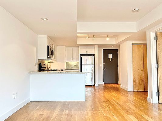 5th image of 1677 Lexington Ave APT 5D