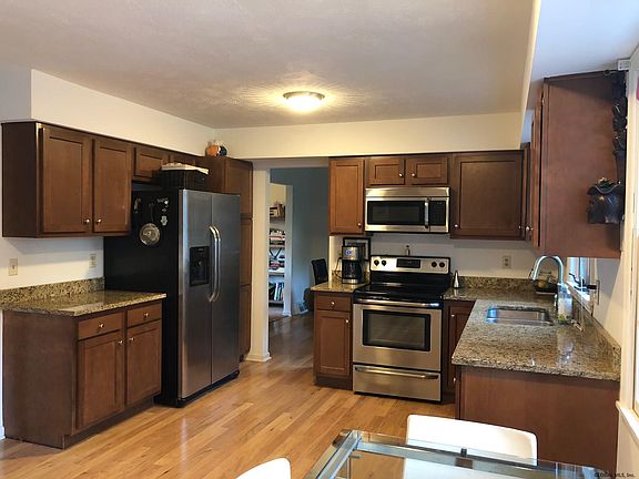 4th image of 617 Minuteman Ln