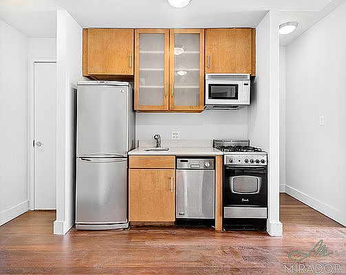 4th image of 120 Saint Marks Pl #6F