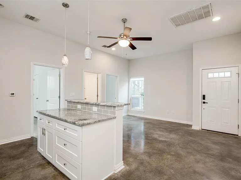 811 Gunter St #B — Photo 11