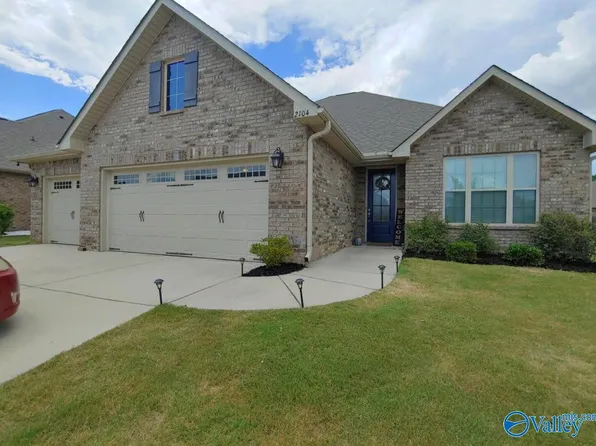 2104 S Meadows Dr SW, Huntsville, AL 35803