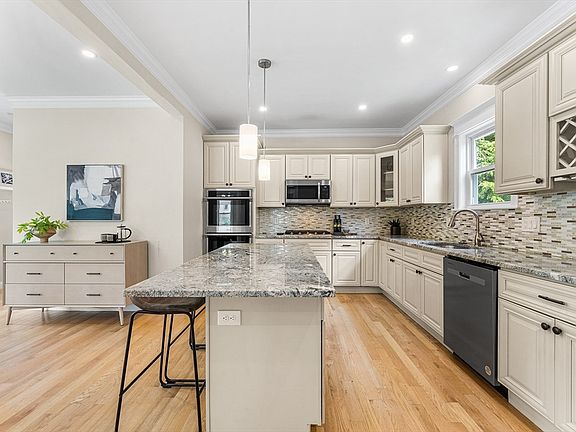 4th image of 156 Ashmont St
