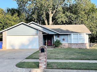 7801 S Juniper Pl, Broken Arrow, OK 74011