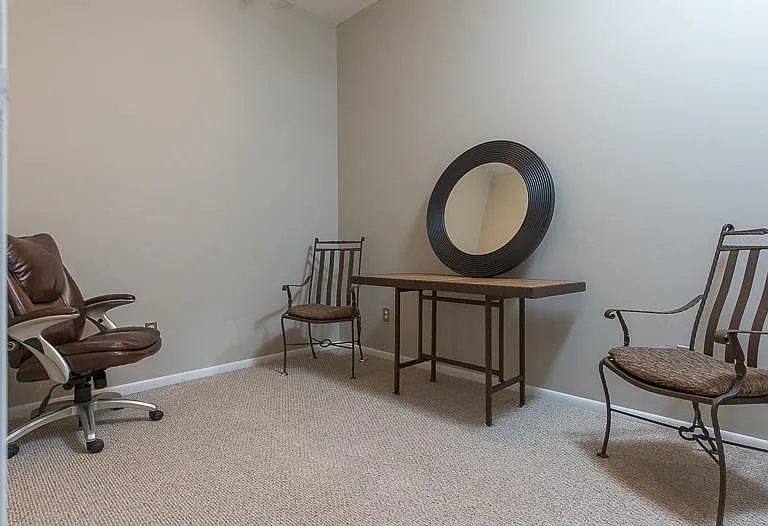 1110 Clinton St — Photo 5