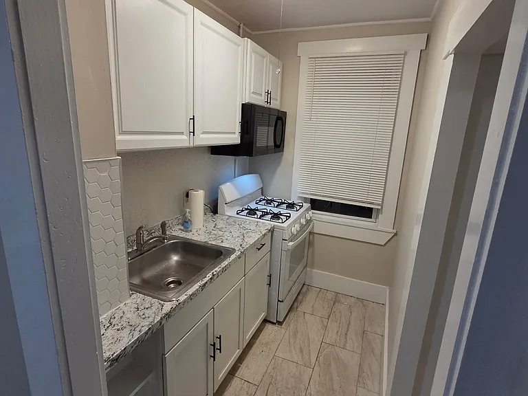 1441 Pleasant St #2 — Photo 1
