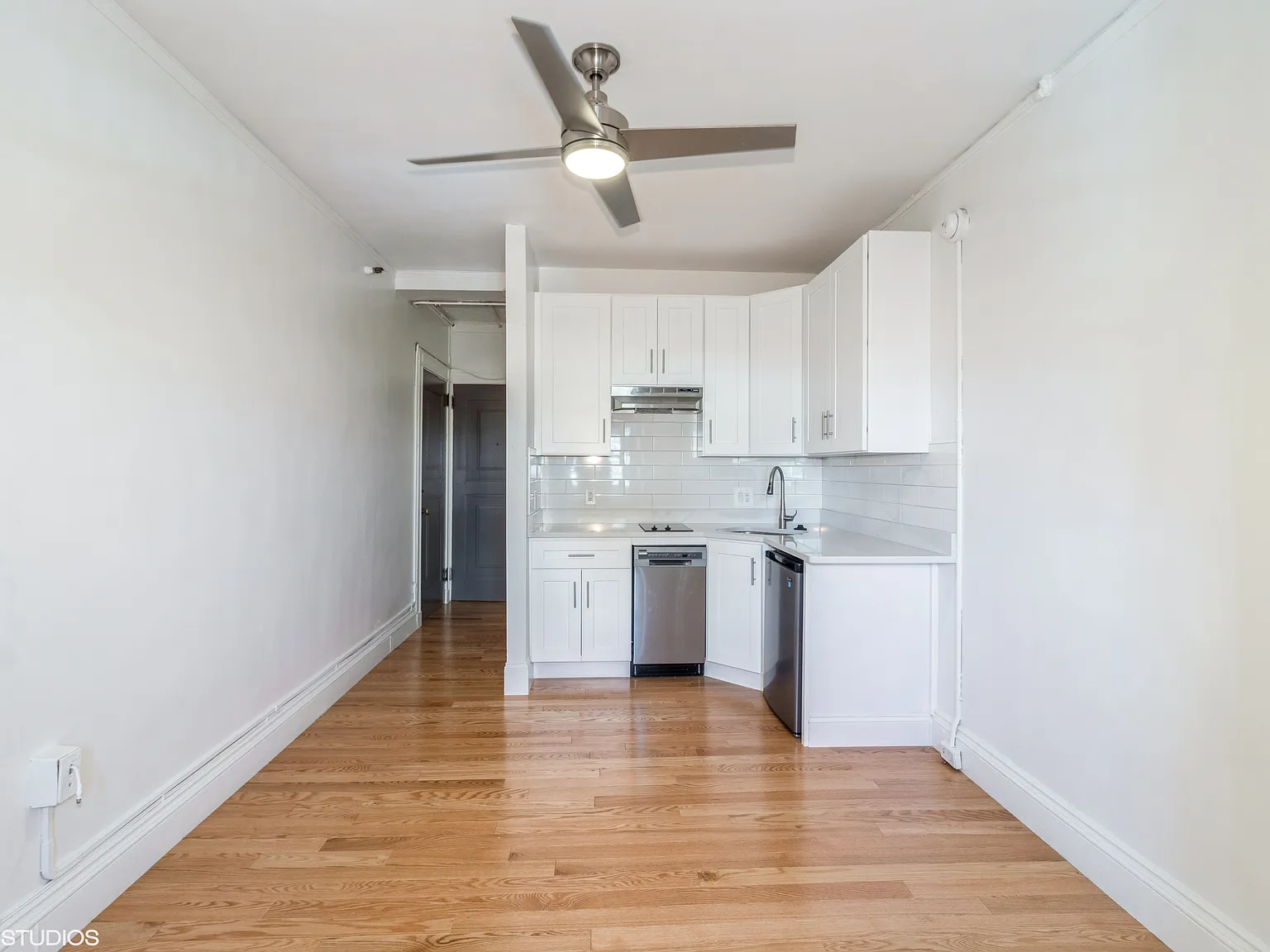 Studio, 200 sqft, $2,500 — Photo 4