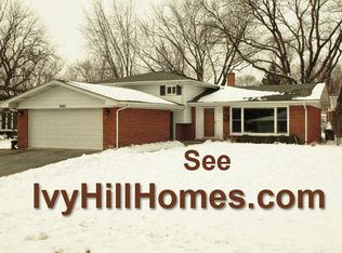 2002 N Spruce Ter, Arlington Heights, IL 60004