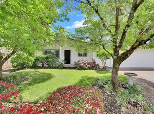 1952 Minda Dr, Eugene, OR 97401