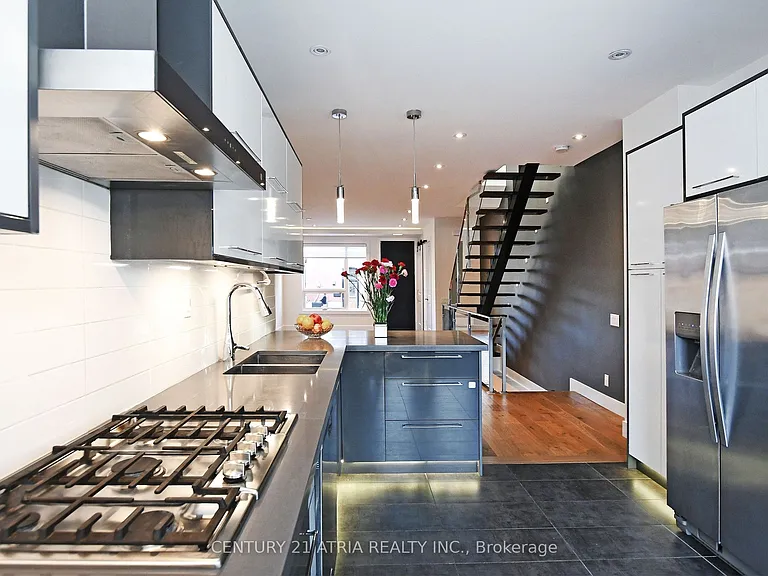 10 Palmerston Ave — Photo 17