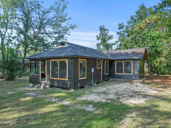 1904 Nicholson Ave, Waveland, MS 39576