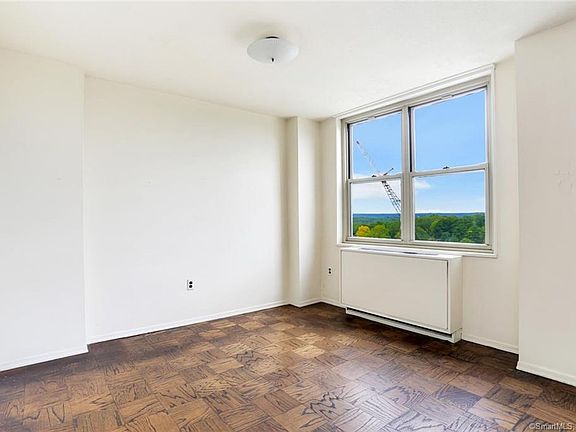 5th image of 1 Strawberry Hill Ct APT 12F