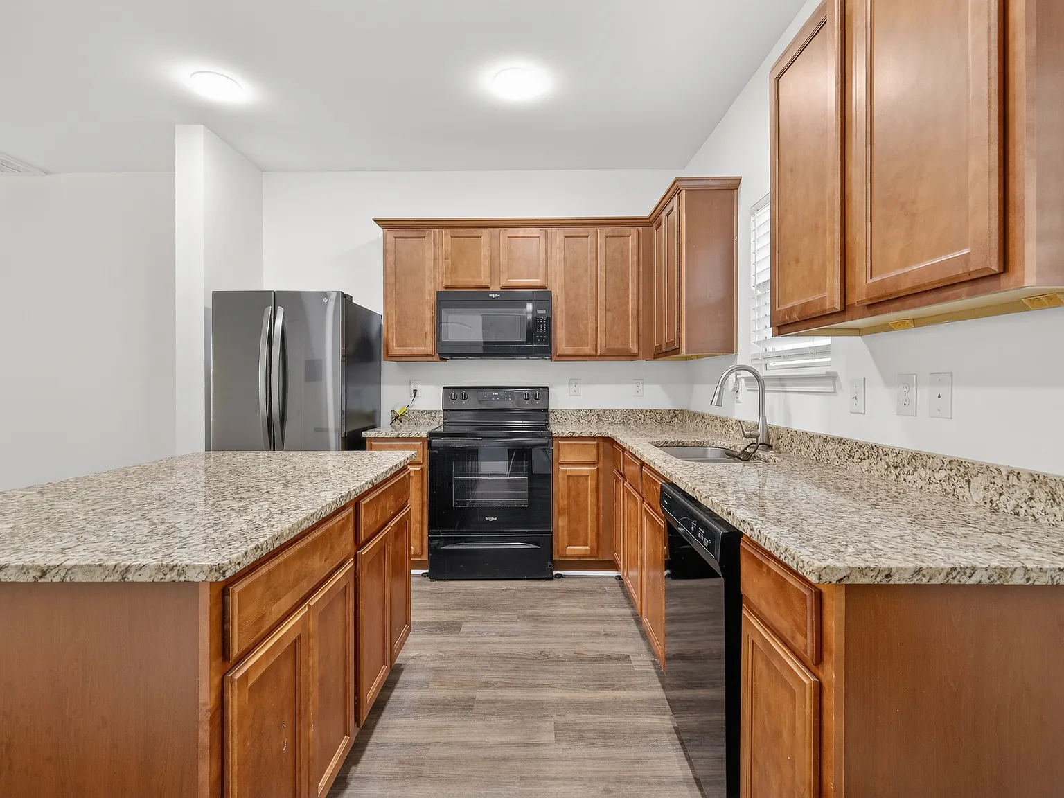2 bed, 2.5 bath, 1167 sqft, $1,600 — Photo 4