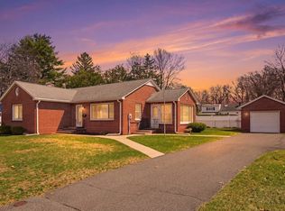 79 Woodlawn St, Chicopee, MA 01020