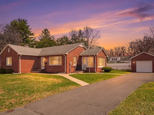 79 Woodlawn St, Chicopee, MA 01020