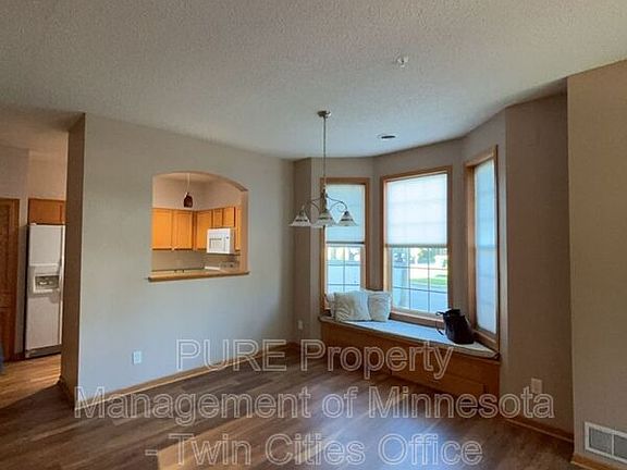 3rd image of 1033 Traditions Ct