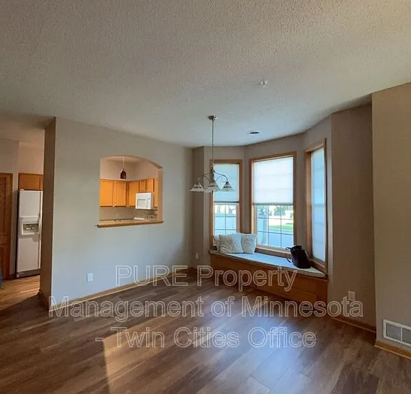 1033 Traditions Ct — Photo 3