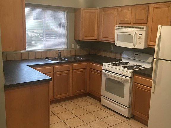 4th image of 865 Grand Ave NE APT D