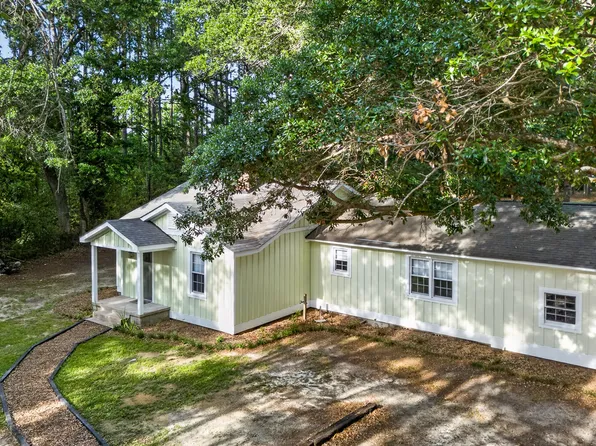 516 Dodge Ln, Pinopolis, SC 29469