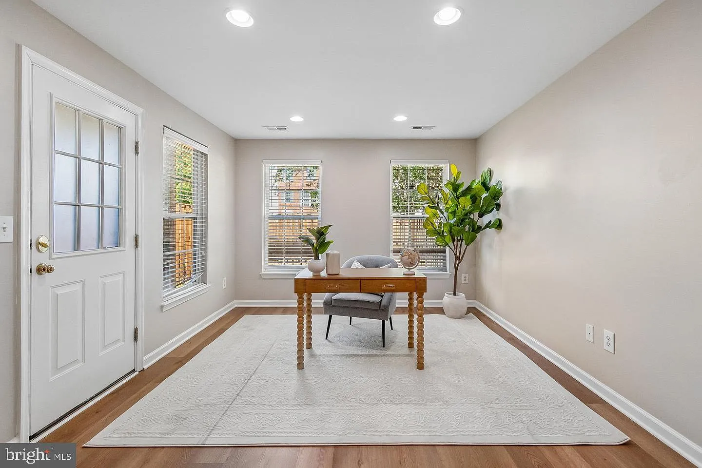 3 bed, 2.5 bath, 2110 sqft, $3,200 — Photo 3