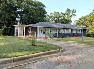 911 Highland Dr, Palestine, TX 75801