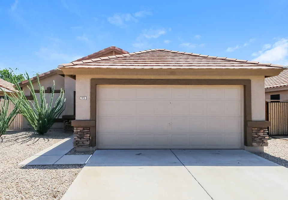 973 E Yuma Ave