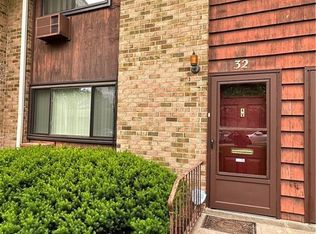 32 Kennedy Dr UNIT 32, Bridgeport, CT 06606