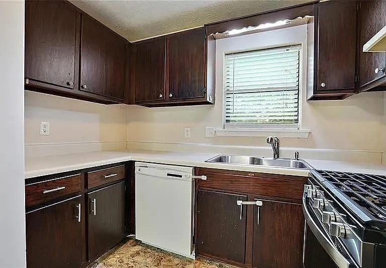 76 Sandalwood Cir — Photo 9