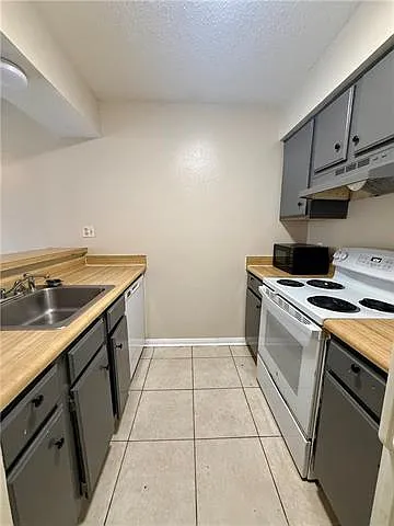 2 bed, 1.5 bath, 1087 sqft, $1,100 — Photo 3