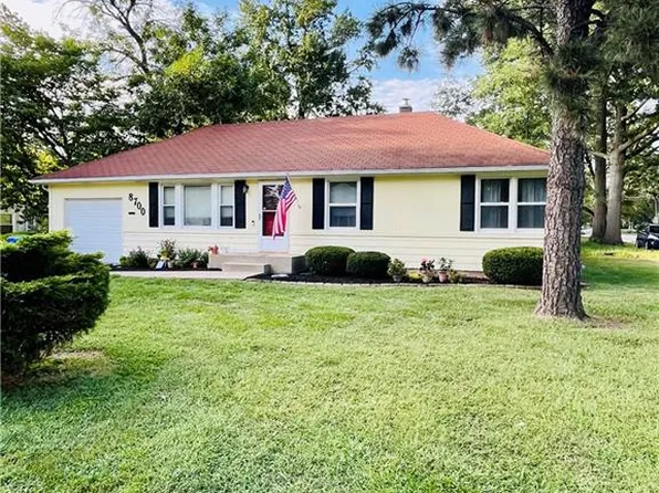 8700 W 82nd St, Overland Park, KS 66204