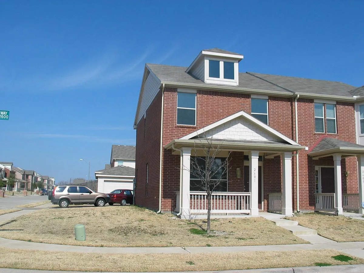 3 bed, 2.5 bath, 1444 sqft, $2,025 — Photo 1