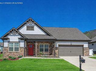 9015 Seven Lakes Dr, Ooltewah, TN 37363