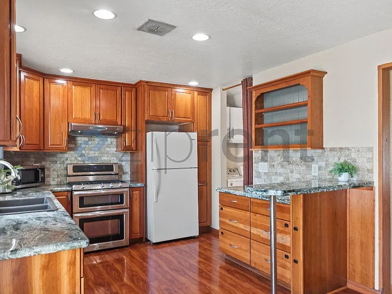 3298 Cropley Ave — Photo 15
