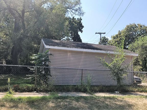 4th image of 1008 Superior St