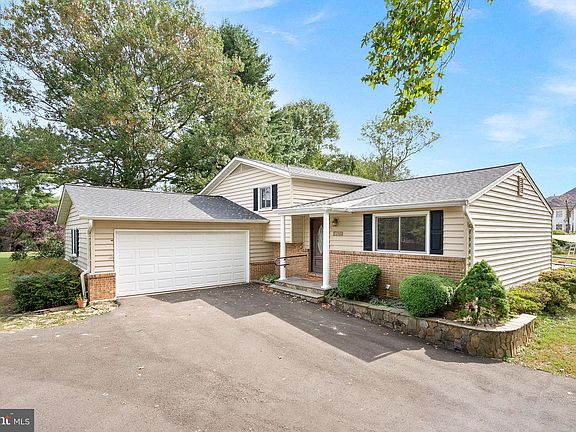 2nd image of 10624 Runaway Ln