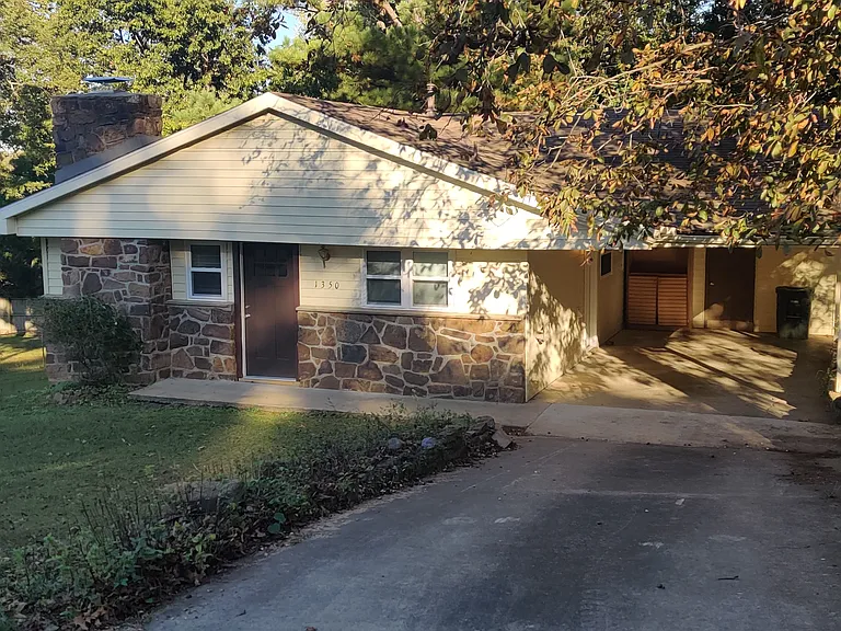 1350 N Kings Dr — Photo 1